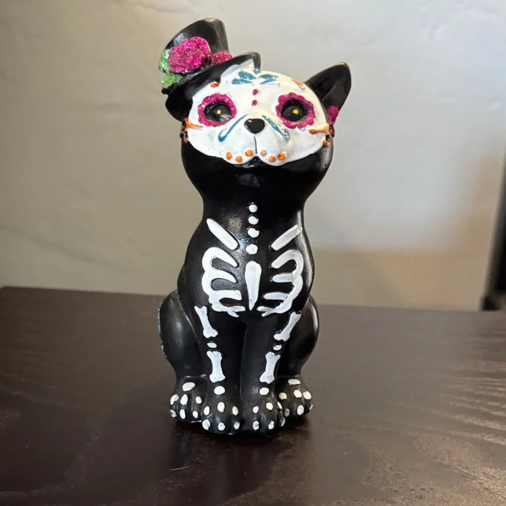 Day of the Dead Cat Figurine Set - Black and White - Picture 3 of 4